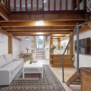 Right House - Small Garden In Old Town - Historical Castle District Apartment